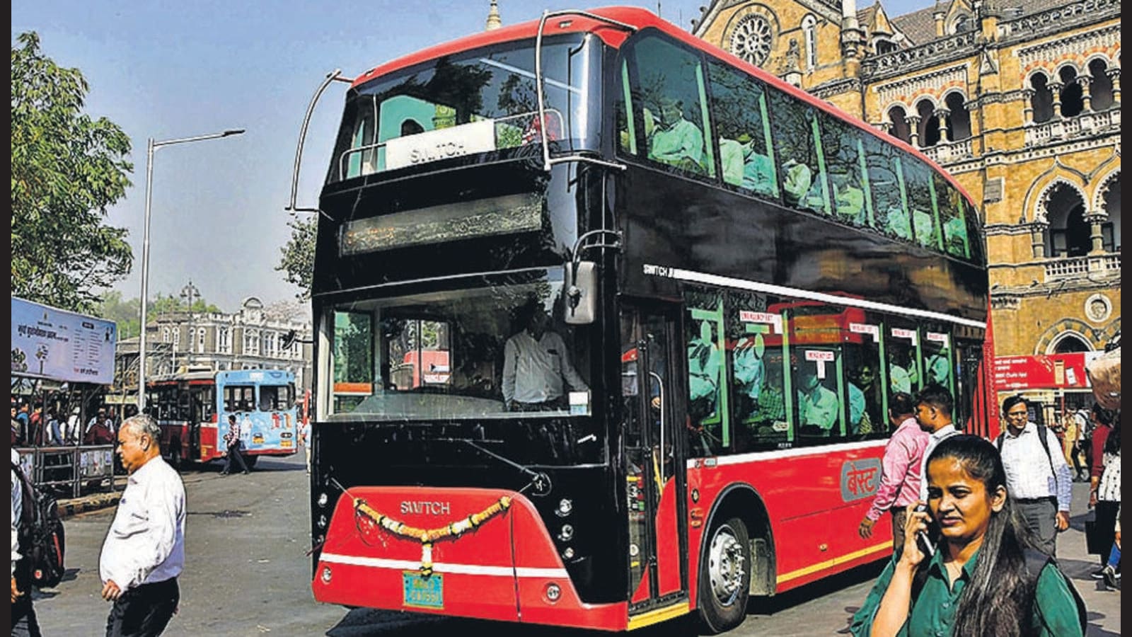 Mumbai India February 21 2023 Commuters board 1678909152150