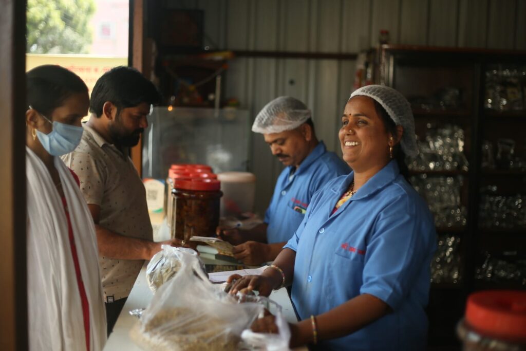Vaishali Vasant Patil entrepreneur: घर से शुरू किया कारोबार, आज 250 महिलाओं को दे रहीं रोज़गार वैषाली वसंत पाटिल बनीं महिला उद्यमिता की मिसाल 12 IMG 20250423 WA0034