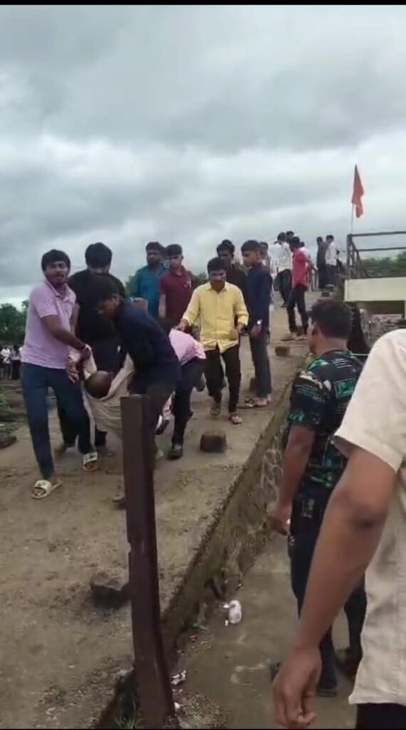 Heavy Rainfall Pune Bridge Collapse: इंद्रायणी नदी पर बना पुल ढहा, अब तक 6 की मौत, कई लापता – पुणे के कुंदमाला में बड़ा हादसा 12 IMG 20250615 WA0034