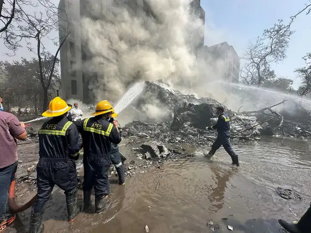 Ahmedabad plane crash: अहमदाबाद में एयर इंडिया का बड़ा विमान हादसा: लंदन जा रहा विमान रिहायशी इलाके में गिरा, 242 यात्री सवार, राहत कार्य जारी 11 air india plane crash in ahmedabad