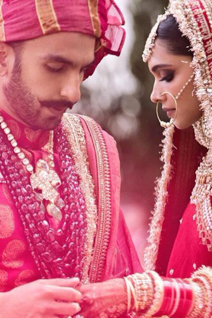 Bollywood Most Expensive Wedding : एक मेहमान पर दो करोड़ खर्च, इस अभिनेता ने की गजब की शादी 11 Deepika Padukone and Ranveer Singh wedding i in Lake Como 22