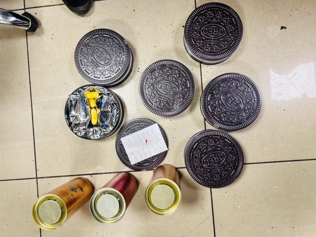 Mumbai airport cocaine seizure: मुंबई एयरपोर्ट पर 62 करोड़ के कोकेन के साथ महिला गिरफ्तार – बिस्किट और चॉकलेट बॉक्स में छिपाकर लाई गई थी भारी मात्रा में ड्रग्स 11 IMG 20250715 WA0007