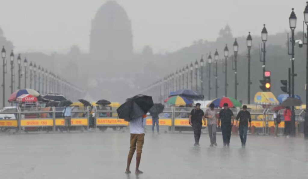 BMC Monsoon Preparation: मुंबई में फिर गड्ढों की मार, बीएमसी पर उठे सवाल 11 delhi rain