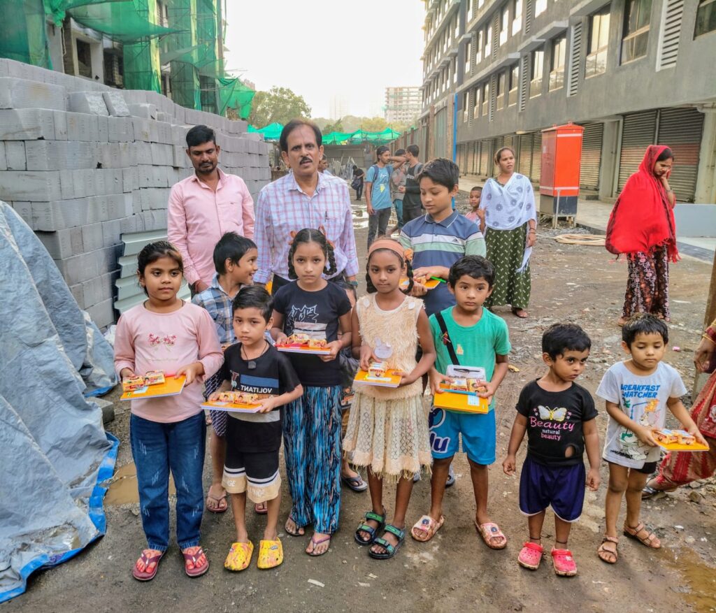 Child Education and Health Care Foundation: चाइल्ड एजुकेशन हेल्थ केयर फाउंडेशन ने मजदूरों के बच्चों को बांटी शिक्षण सामग्री 11 IMG 20250816 WA0019