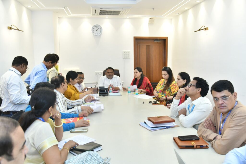 Cine Artists Labour Code: सिने कलाकारों को मिलेगा कानूनी सुरक्षा कवच, बनेगी अलग नियमावली — श्रम मंत्री आकाश फुंडकर 11 IMG 20260211 WA0025