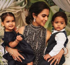 Joindia : 'इंडियन एलिगेंस (indian elegance) का नया सिंबल' हैं. ईशा अंबानी का स्टाइल (Isha Ambani New Style) हमेशा चर्चा में रहता है।