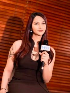 Anaya Bangar New Look: कितनी बदल गई हैं अनाया बांगर, तस्वीरें देख रह जाएंगे हैरान 5 सोशल मीडिया पर वायरल हो रहा वीडियो, Anaya Bangar New Look: joindia.co.in